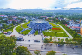 Bảo tàng Chiến thắng lịch sử Điện Biên Phủ giữa lòng thành phố. (Ảnh: Xuân Tư/TTXVN) 