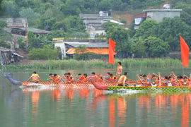 [Video] Khai hội mùa Thu Côn Sơn - Kiếp Bạc 2014