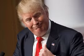 Donald Trump gây ấn tượng với mái tóc bồng bềnh. (Nguồn: nationalnewswatch.com)