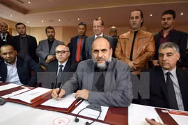 Đại diện 24 thành phố của Libya ký thỏa thuận thành lập Chính phủ đoàn kết dân tộc. (Nguồn: AFP/TTXVN)