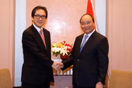 Thủ tướng Nguyễn Xuân Phúc tiếp ông Hiroyuki Ishige, Chủ tịch Cơ quan Xúc tiến Thương mại Nhật Bản (JETRO). (Ảnh: Thống Nhất/TTXVN)