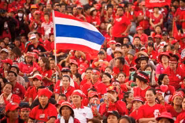 Phe Áo đỏ ở Thái Lan. (Nguồn: sigmalive.com)