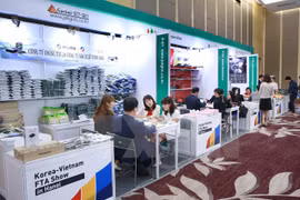 Các doanh nghiệp Việt Nam-Hàn Quốc giao thương trực tiếp tại Giao thương Doanh nghiệp Hàn Quốc-Việt Nam. (Ảnh: Hoàng Hùng/TTXVN)