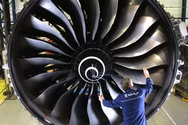 Rolls Royce dự đoán tình hình kinh doanh ảm đạm năm 2015 