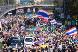 Người biểu tình bắt đầu huy động lực lượng tại Bangkok