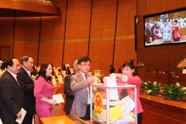 Quốc hội thông qua việc vẫn lấy phiếu tín nhiệm theo ba mức