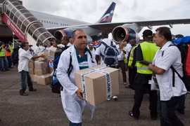 Báo Mỹ ca ngợi Cuba trong cuộc chiến ngăn dịch bệnh Ebola