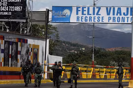 Binh sỹ Venezuela gác tại bang Tachira, giáp giới Colombia. (Nguồn: THX/TTXVN)