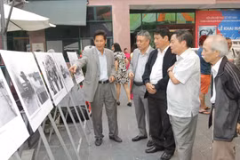 Trưng bày gần 100 bức ảnh "Đường xuân chiến dịch 1975"