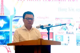 Ông Lê Quốc Minh, Ủy viên Trung ương Đảng, Tổng Biên tập Báo Nhân dân, Phó Trưởng ban Tuyên giáo Trung ương, Chủ tịch Hội Nhà báo Việt Nam, phát biểu tại hội thảo. (Ảnh: Đỗ Huyền/TTXVN)