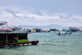 Tàu thuyền tránh trú bão tại khu neo đậu xã Nghĩa Thắng, huyện Nghĩa Hưng, tỉnh Nam Định. (Ảnh: Văn Đạt/TTXVN)