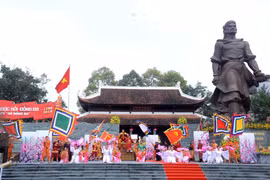 Lễ hội gò Đống Đa diễn ra vào sáng mùng 5 tháng Giêng hằng năm tại gò Đống Đa (quận Đống Đa), kỷ niệm Chiến thắng Ngọc Hồi - Đống Đa đánh tan 20 vạn quân Thanh năm 1789 của Vua Quang Trung. (Ảnh: Quang Quyết/TTXVN)