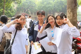 Các học sinh hân hoan sau khi hoàn thành môn thi tại Kỳ thi THPT quốc gia 2019. (Ảnh: Thành Đạt/TTXVN)