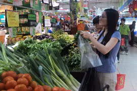 Rau quả bán tại siêu thị. (Ảnh: Thanh Tâm/Vietnam+)