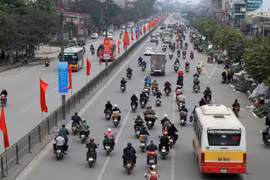 Người giao thông trên tuyến đường Giải Phóng. (Ảnh: Danh Lam/TTXVN)