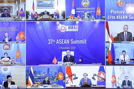 Thủ tướng Nguyễn Xuân Phúc chủ trì Phiên toàn thể Hội nghị Cấp cao ASEAN lần thứ 37 qua hình thức trực tuyến. (Ảnh: Thống Nhất/TTXVN)