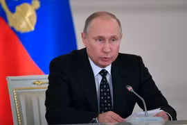 Tổng thống Nga Vladimir Putin chủ trì một cuộc họp tại Moskva, Nga. (Ảnh: AFP/TTXVN)