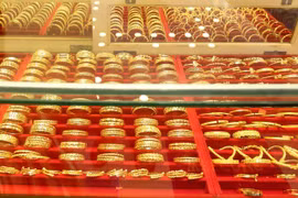 Vàng được bày bán tại Yangon, Myanmar. (Ảnh: THX/TTXVN)
