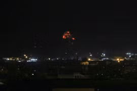 Khói lửa bốc lên sau một vụ không kích của quân đội Israel xuống thành phố Rafah ở Dải Gaza ngày 18/8/2020. (Ảnh: AFP/TTXVN)