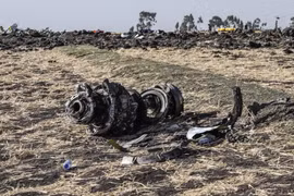 Hiện trường vụ rơi máy bay Boeing 737 MAX của Hãng hàng không Ethiopian Airlines gần Bishoftu, Ethiopia, ngày 11/3/2019. (Ảnh: AFP/TTXVN)