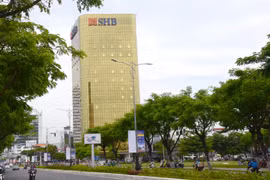 Mặt tiền tòa nhà SHB Đà Nẵng do Ngân hàng Thương mại Cổ phần Sài Gòn-Hà Nội (SHB) làm chủ đầu tư (đường Nguyễn Văn Linh, quận Hải Châu, thành phố Đà Nẵng). (Ảnh: Quốc Dũng/TTXVN)