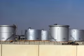 Thùng chứa dầu tại một cơ sở lọc dầu ở thành phố Dammam, cách thủ đô Riyadh của Saudi Arabia 450km về phía đông. (Ảnh: AFP/ TTXVN)