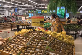 Các doanh nghiệp chủ động dự trữ hàng hóa tăng từ 3-5 lần theo phương án 3 của thành phố. (Ảnh: Đức Duy/Vietnam+)