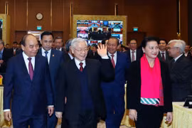 Tổng Bí thư, Chủ tịch nước Nguyễn Phú Trọng; Thủ tướng Nguyễn Xuân Phúc; Chủ tịch Quốc hội Nguyễn Thị Kim Ngân cùng các đại biểu dự Hội nghị Chính phủ với địa phương sáng 28/12. (Ảnh: TTXVN)
