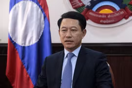 Bộ trưởng Ngoại giao Lào Saleumsay Kommasith tại buổi trả lời phỏng vấn phóng viên TTXVN tại Lào. (Ảnh: Thu Phương/Vietnam+)