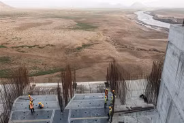 Toàn cảnh công trình xây dựng đập thủy điện Đại Phục Hưng ở gần Guba, Ethiopia. (Ảnh: AFP/TTXVN)