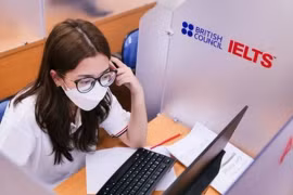 Thí sinh thi IELTS do Hội đồng Anh tổ chức (Ảnh: Hội đồng Anh)
