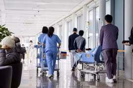 Bác sỹ làm việc tại bệnh viện ở Seoul (Hàn Quốc). (Ảnh: Yonhap/TTXVN)