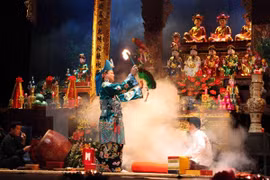 Di sản Thực hành Tín ngưỡng thờ Mẫu Tam phủ của người Việt đã chính thức được vinh danh là Di sản văn hóa phi vật thể đại diện của nhân loại. (Ảnnh minh họa: TTXVN)