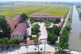 Hệ thống trường học, đường làng chuẩn bêtông hóa, quy hoạch hệ thống kênh mương sạch đẹp, đạt tiêu chuẩn các tiêu chí xây dựng nông thôn mới tại xã Bồng Lai (Quế Võ, Bắc Ninh). (Ảnh: Diệp Trương/TTXVN)