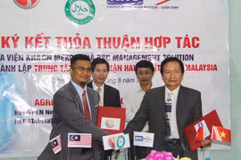 Quang cảnh lễ ký kết. (Ảnh: Thanh Liêm/TTXVN)