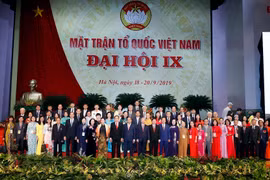 Thủ tướng Nguyễn Xuân Phúc, Chủ tịch Quốc hội Nguyễn Thị Kim Ngân cùng các đồng chí lãnh đạo Đảng Nhà nước với các đại biểu dự lễ khai mạc. (Nguồn: TTXVN)