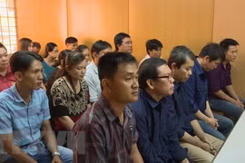 Các bị cáo tại phiên tòa sơ thẩm. (Ảnh: Thành Chung/TTXVN)