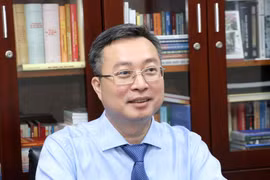 Phó trưởng Ban Tuyên giáo Trung ương Bùi Trường Giang trả lời phỏng vấn của TTXVN. (Ảnh: Văn Điệp/TTXVN)