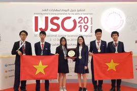 Đoàn học sinh Việt Nam tại lễ bế mạc và trao giải Kỳ thi Olympic Khoa học trẻ quốc tế IJSO 2019. (Nguồn: TTXVN)