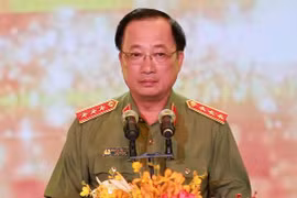 Thượng tướng Nguyễn Văn Thành, Ủy viên Trung ương Đảng, Thứ trưởng Bộ Công an, Chủ tịch Liên hoan Truyền hình, Phát thanh Công an nhân dân lần thứ 12 phát biểu tại lễ khai mạc. (Ảnh: Hồ Cầu/TTXVN)