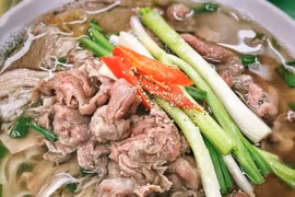 Phở đã trở thành thứ ẩm thực không chỉ của riêng Hà Nội mà đã nổi tiếng cả tiếng thế giới. (Ảnh: Đoàn Bách/Vietnam+)