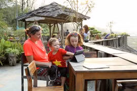 Loại hình du lịch cộng đồng sinh thái homestay ở xã Tả Van, Sa Pa hấp dẫn du khách quốc tế. (Ảnh: Quốc Khánh/TTXVN)