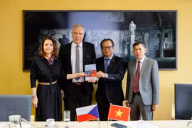  Đại sứ Thái Xuân Dũng dự lễ ra mắt cuốn sách “Introduction to the EU Law - Giới thiệu về Luật Liên minh châu Âu”. (Ảnh: TTXVN phát)