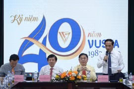 Đoàn chủ tịch điều hành hội thảo. (Ảnh: Hoàng Hiếu/TTXVN)