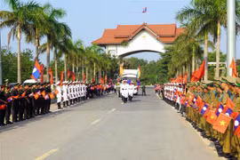 Lễ đón nhận hài cốt liệt sỹ hy sinh tại nước bạn Lào trở về Việt Nam. (Ảnh: TTXVN phát)
