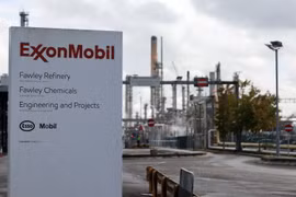 Nhà máy lọc dầu của Tập đoàn dầu khí Mỹ ExxonMobil tại Fawley, Anh. (Ảnh: AFP/TTXVN)