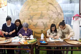 Hai Phu nhân Thủ tướng Việt Nam-Singapore thăm Hợp tác xã Vụn Art