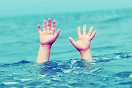 Quảng Ninh: Rủ nhau ra hồ chơi, hai bé học lớp 1 đuối nước thương tâm