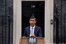 Thủ tướng Anh Rishi Sunak phát biểu tại London. (Ảnh: AFP/TTXVN)