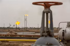 Một mỏ dầu tại Basra, Iraq. (Ảnh: AFP/TTXVN)